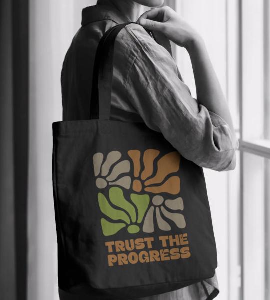 trust the progress (bag)